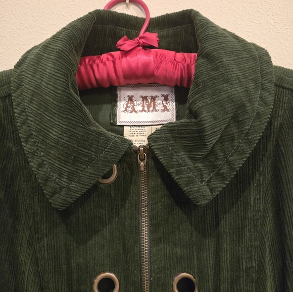 Women's Fall corduroy jacket with front pockets. Medium. - Picture 8 of 9